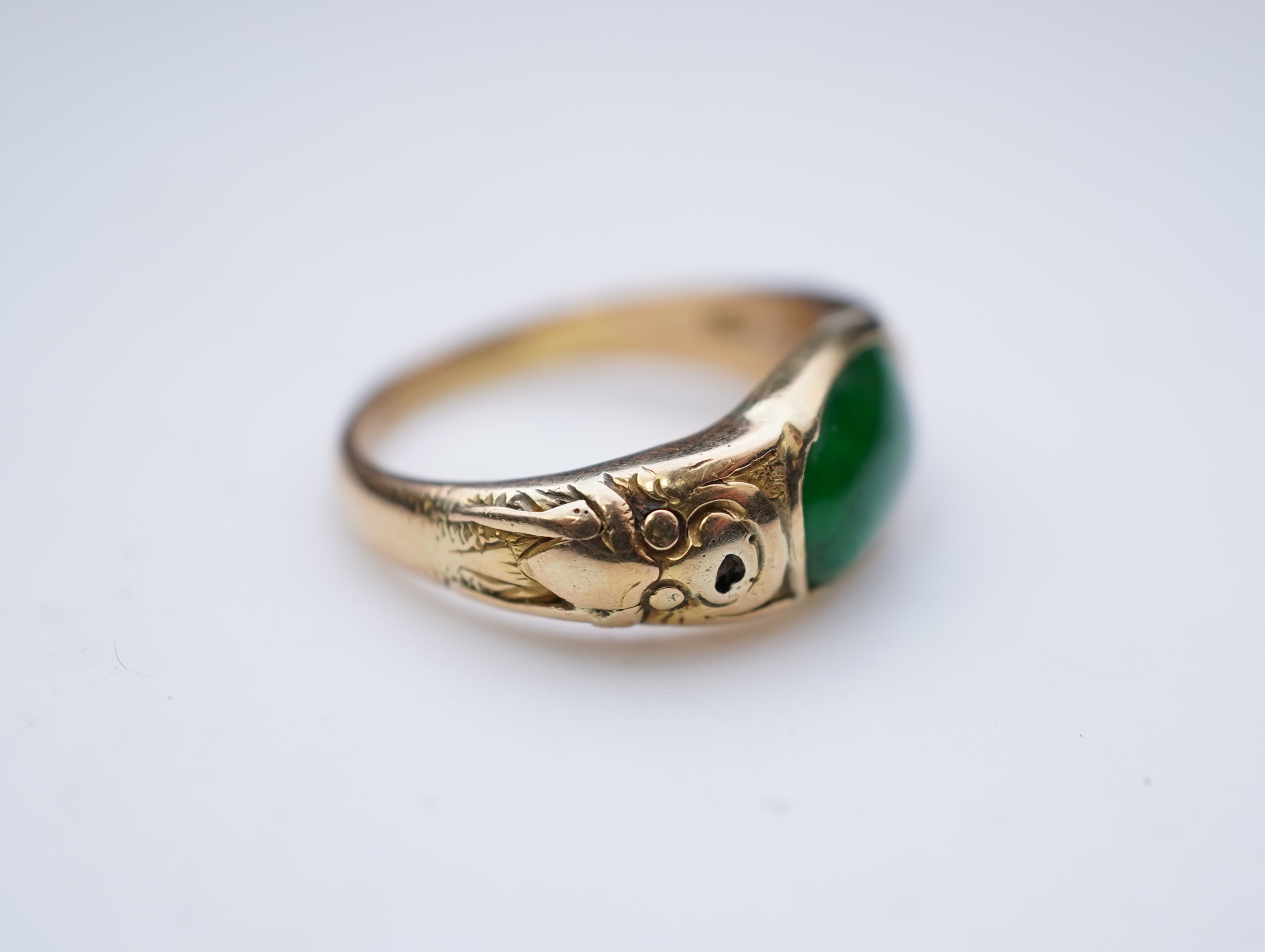A fine jadeite ring, early 20th century